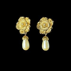 Vintage Avon Gold Flower and Faux Pearl Drop Designer Runway Clip Earrings